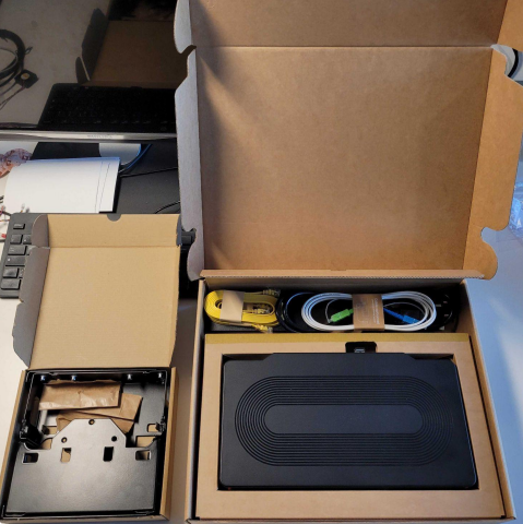 Kit de mise en baie  guide de montage de la Freebox Pro pour toute commande à compter du 14012025 1.png